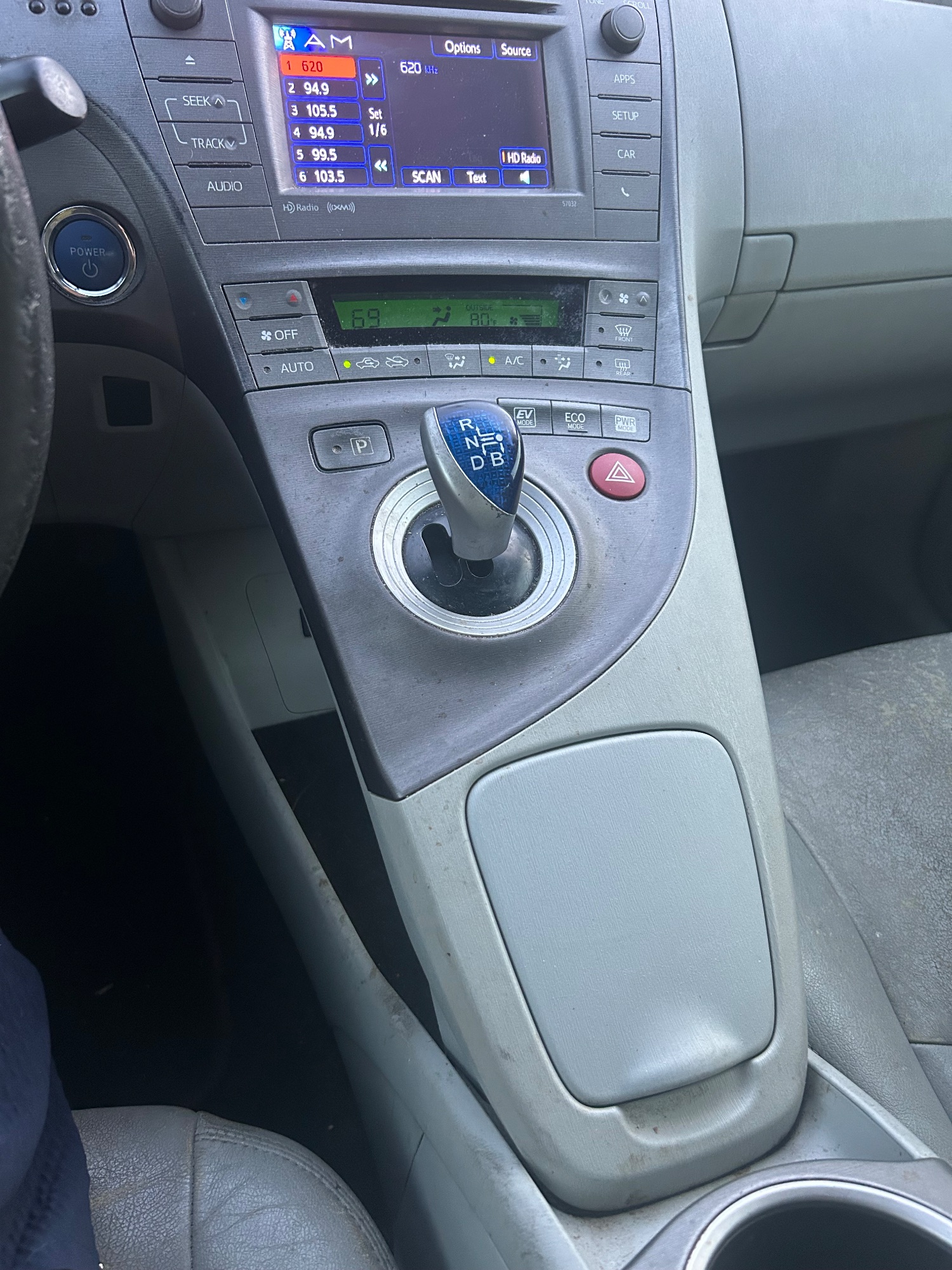 2013 Toyota Prius Three photo 11