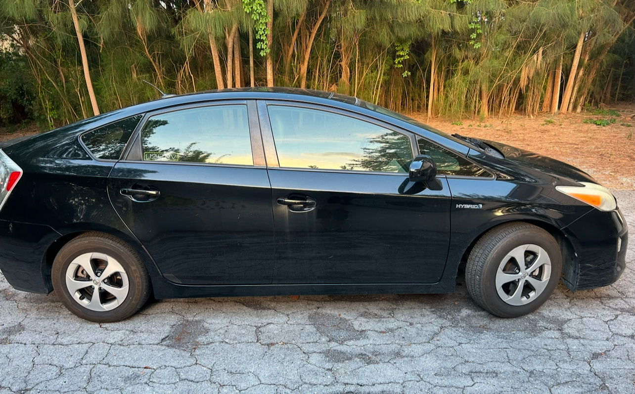 2013 Toyota Prius Three photo 5